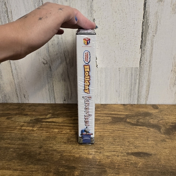 3/$15 New Thomas & Friends Holiday Favorites 3-DVD Gift Set - Picture 2 of 5